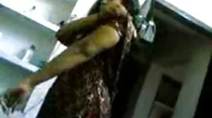 ரஷியன் சிவப்பு தலை கொண்ட ஸ்லட் மோசமான கேமராமேன் மூலம் சாதகமாகப் பெறுகிறார்