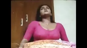 சப்பி MILF மேடி தனது கணவரின் சப்பியை சவாரி செய்கிறார்