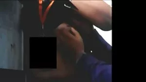 பாட் ஆஸ் லத்தினா பேப் எல்லா நாக்ஸ் டி-யில் துள்ளுகிறார்