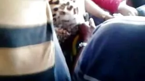 அழகி MILF அந்நியர்களை ஃபக் செய்ய விரும்புகிறது