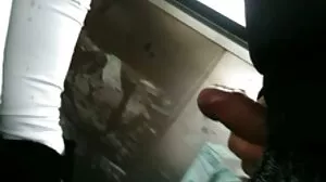 அழகான வெடிகுண்டு ஸ்கார்லெட் மே உங்களுக்காக இங்கே இருக்கிறார்