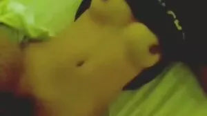 Petite latina கற்பனை செய்யக்கூடிய சிறந்த துளை வழங்குகிறது