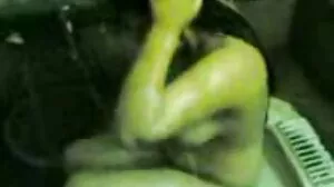 மாங்கூ POV செக்ஸ் வீடியோவுடன் ஸ்ப்ளாட்டர் செய்யப்பட்ட மாற்றாந்தாய்
