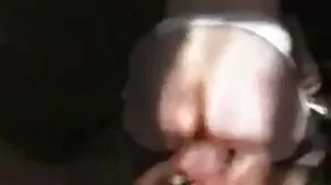 அழகான ஷாலினா டிவைனின் கழுதை இடைவெளி
