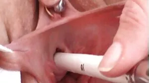 பெர்வ் ஸ்டெப் பிரதர் டெமி லோபஸின் டீனி புஸ்ஸியை ஆராய்கிறார்