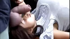 MILF மற்றும் டீன் ஏஜ் மற்றும் திருமண மூவரில் உங்கள் கடின சேவல் சக் ஃபக்